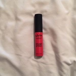 NYX soft matte metallic lip cream